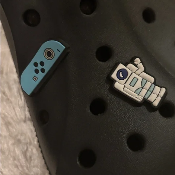 Make offer! NWOT CROCS Black Slippers Colorful Charms heel straps Men 9 Woman 11 - Picture 14 of 16